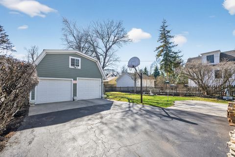 Tiny photo for 323 Hawthorne Boulevard, Glen Ellyn, IL 60137 (MLS # 12589854)