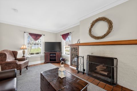 Tiny photo for 323 Hawthorne Boulevard, Glen Ellyn, IL 60137 (MLS # 12589854)