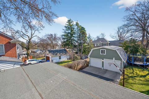 Tiny photo for 323 Hawthorne Boulevard, Glen Ellyn, IL 60137 (MLS # 12589854)