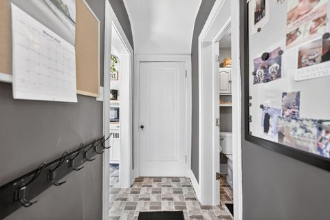 Tiny photo for 323 Hawthorne Boulevard, Glen Ellyn, IL 60137 (MLS # 12589854)