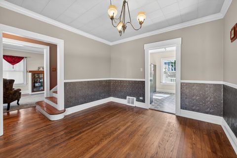 Tiny photo for 323 Hawthorne Boulevard, Glen Ellyn, IL 60137 (MLS # 12589854)