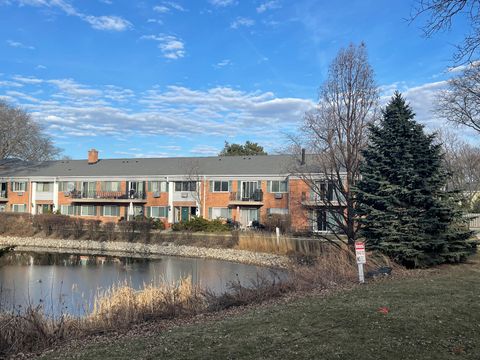 Tiny photo for 706 E Algonquin Road #204, Arlington Heights, IL 60005 (MLS # 12586030)