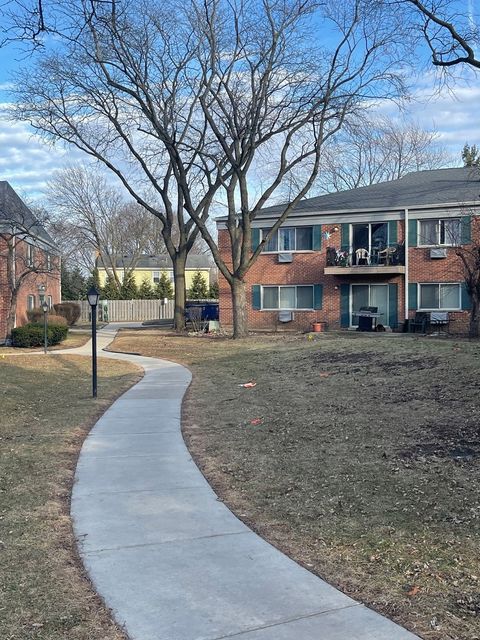 Tiny photo for 706 E Algonquin Road #204, Arlington Heights, IL 60005 (MLS # 12586030)