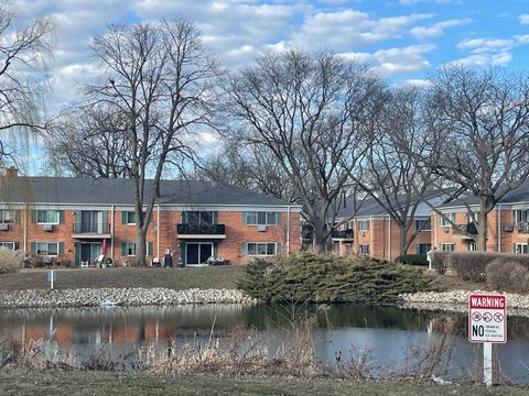 Tiny photo for 706 E Algonquin Road #204, Arlington Heights, IL 60005 (MLS # 12586030)