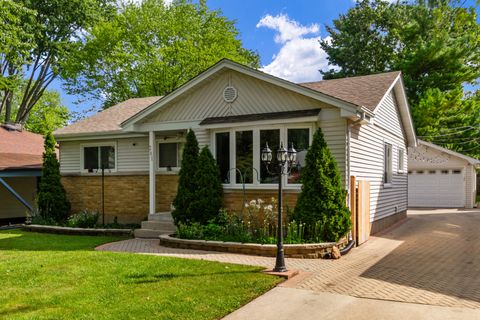 Tiny photo for 261 N Shaddle Avenue, Mundelein, IL 60060 (MLS # 12443010)