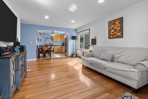 Tiny photo for 261 N Shaddle Avenue, Mundelein, IL 60060 (MLS # 12443010)