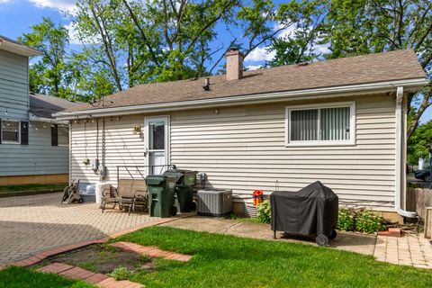 Tiny photo for 261 N Shaddle Avenue, Mundelein, IL 60060 (MLS # 12443010)