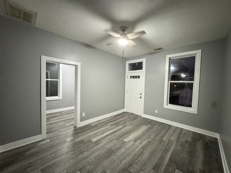 2233 N Southport Avenue 2R