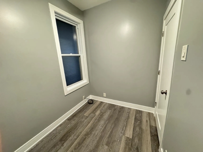 2233 N Southport Avenue 2R