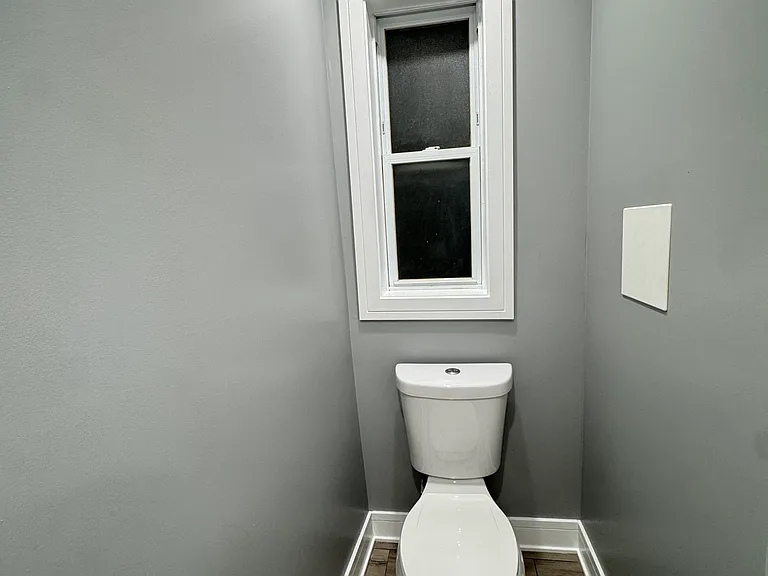 2233 N Southport Avenue 2R