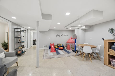 Tiny photo for 9431 Congress Park Avenue, Brookfield, IL 60513 (MLS # 12789671)