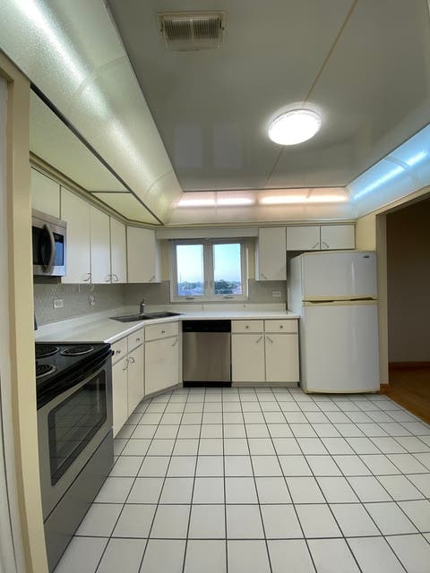 Tiny photo for 9375 LANDINGS Lane #504, Des Plaines, IL 60016 (MLS # 12707365)