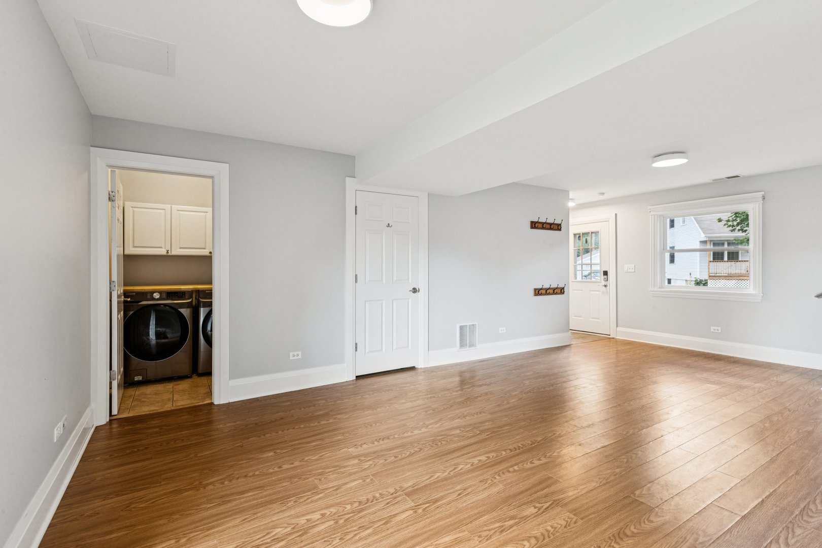 317 W Riverside Drive
