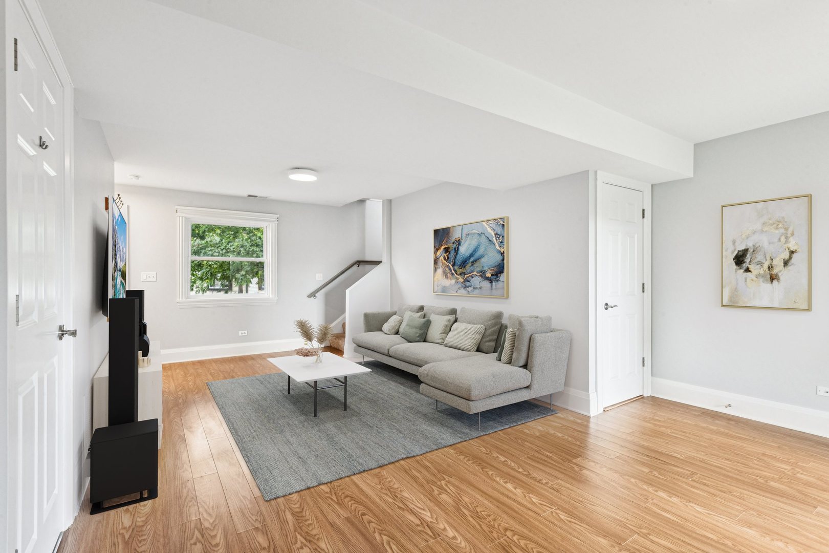317 W Riverside Drive