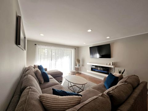 Tiny photo for 1400 N Yarmouth Place #315, Mount Prospect, IL 60056 (MLS # 12504182)