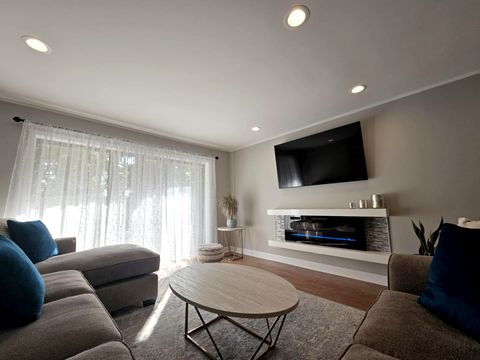 Tiny photo for 1400 N Yarmouth Place #315, Mount Prospect, IL 60056 (MLS # 12504182)