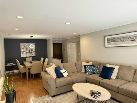 Tiny photo for 1400 N Yarmouth Place #315, Mount Prospect, IL 60056 (MLS # 12504182)