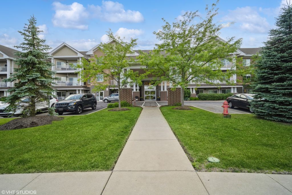 Photo for 2220 Founders Drive #215, Northbrook, IL 60062 (MLS # 12311307)