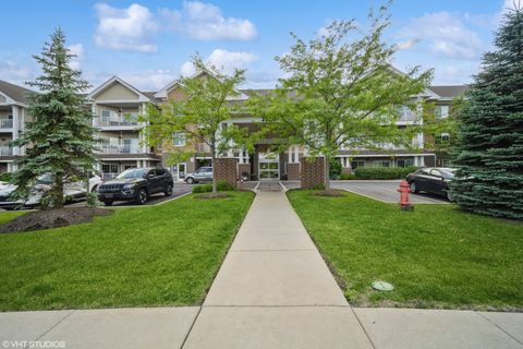 Photo of 2220 Founders Drive #215, Northbrook, IL 60062 (MLS # 12311307)
