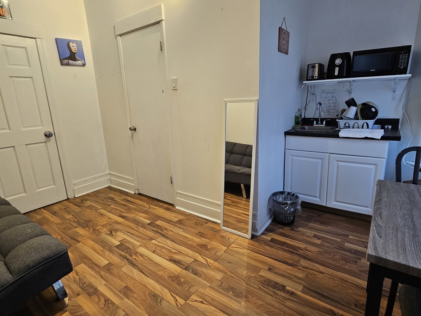 1656 W Hollywood Avenue