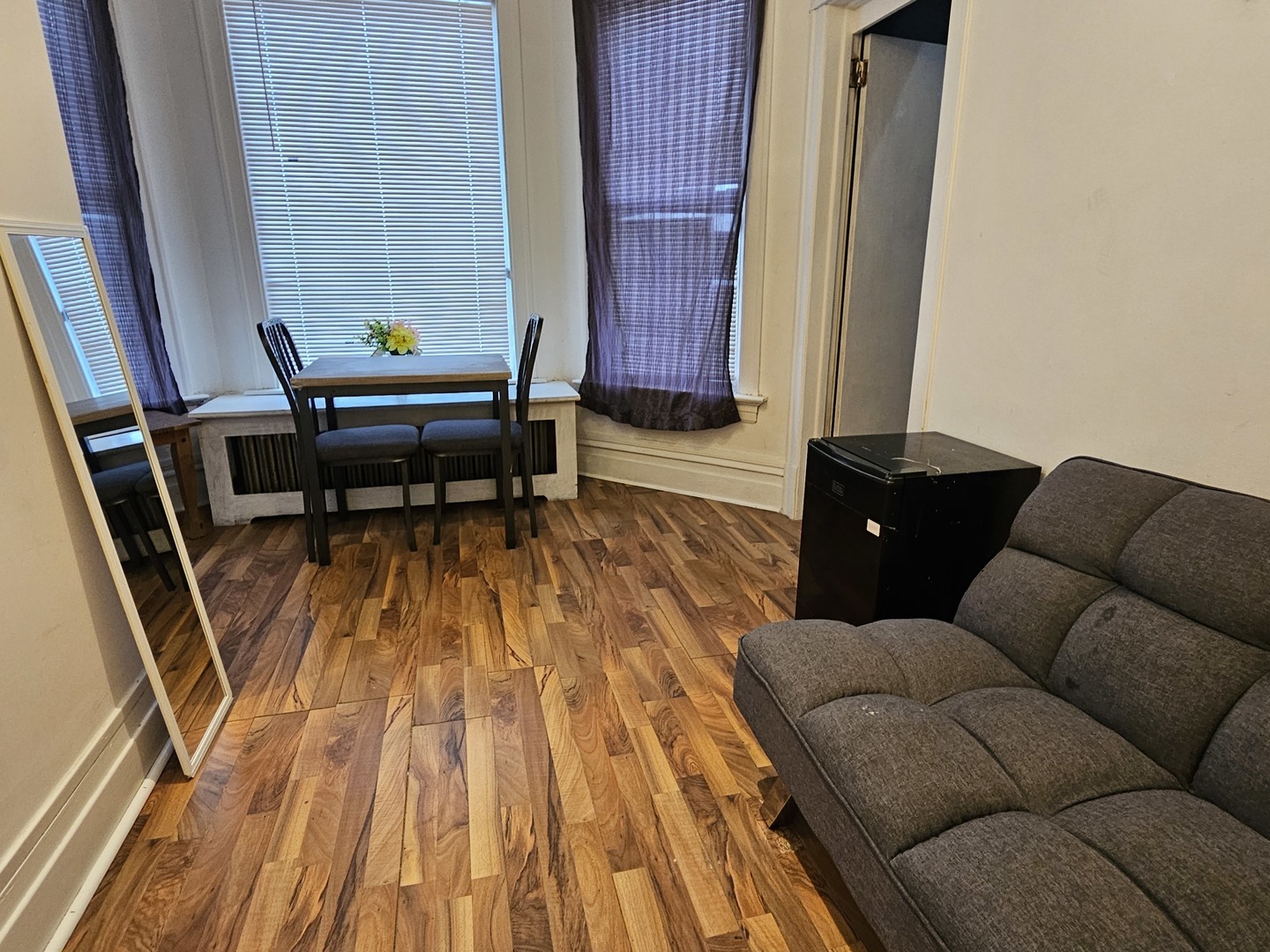 1656 W Hollywood Avenue