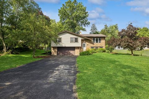 Photo of 4913 Redbird Lane, Crystal Lake, IL 60012 (MLS # 12638265)