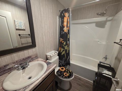 Tiny photo for 303 N MARION Street, Centralia, IL 62801 (MLS # EB458777)