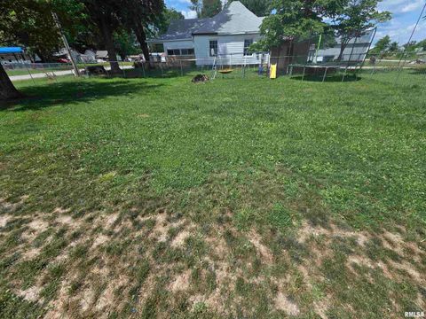 Tiny photo for 303 N MARION Street, Centralia, IL 62801 (MLS # EB458777)