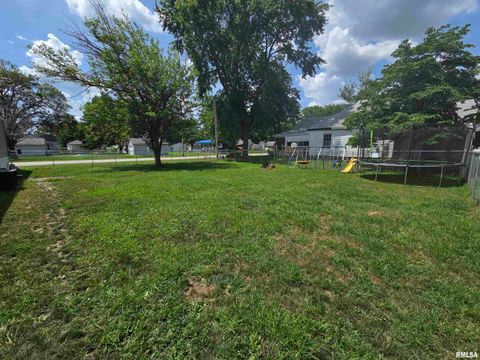 Tiny photo for 303 N MARION Street, Centralia, IL 62801 (MLS # EB458777)