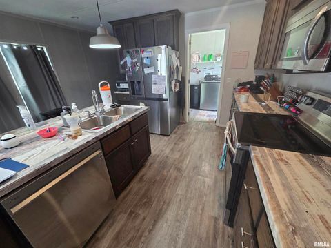 Tiny photo for 303 N MARION Street, Centralia, IL 62801 (MLS # EB458777)