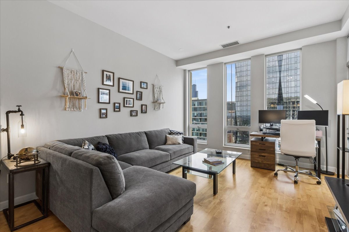 1400 S Michigan Avenue 2505