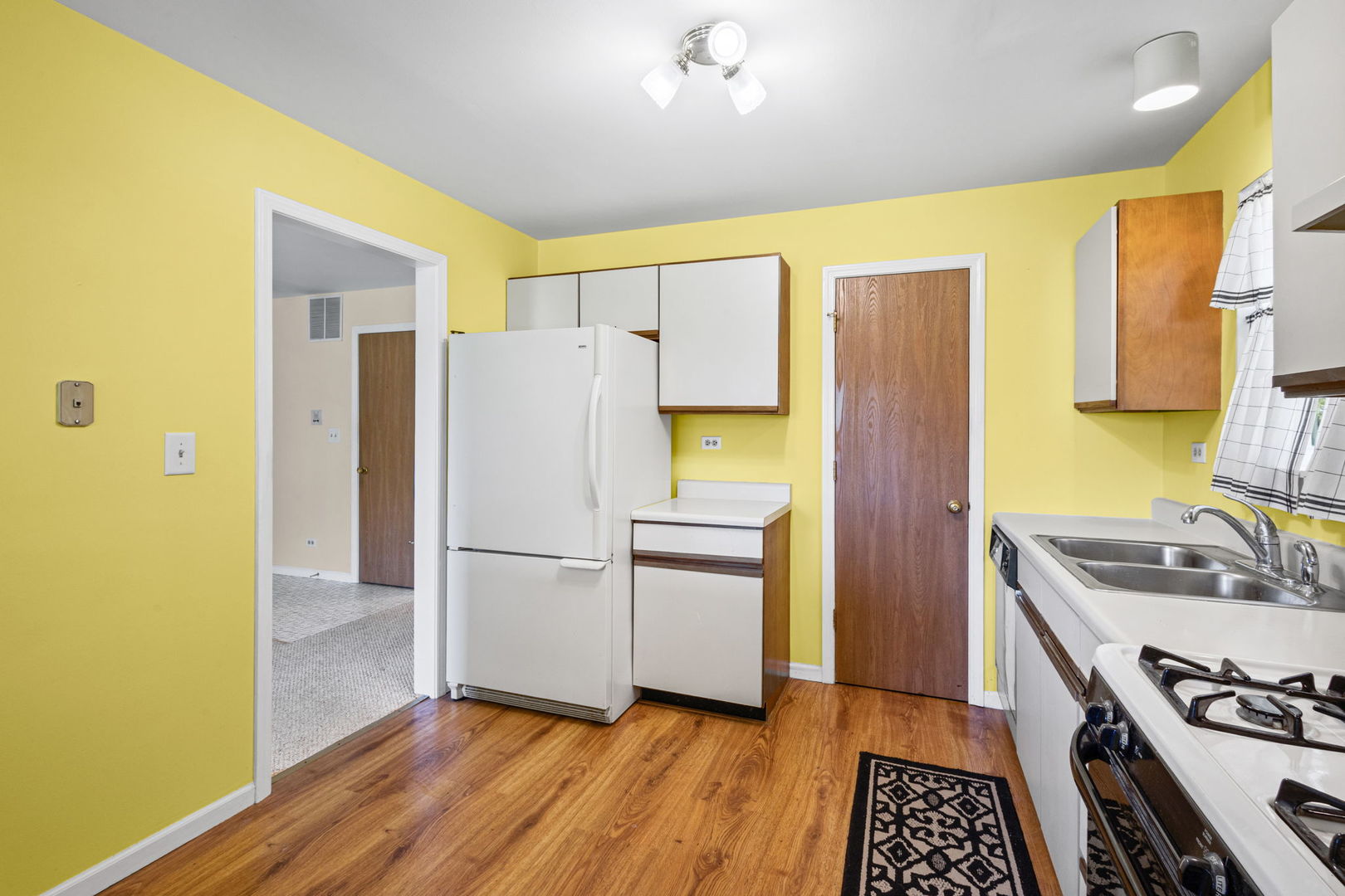 1194 Ballantrae Place B