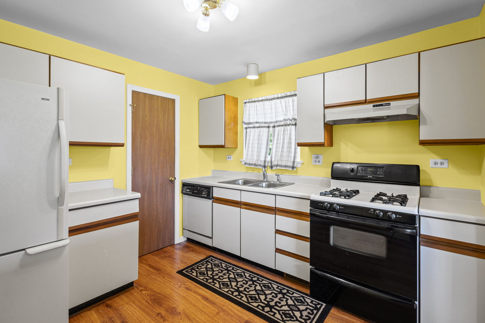 1194 Ballantrae Place B