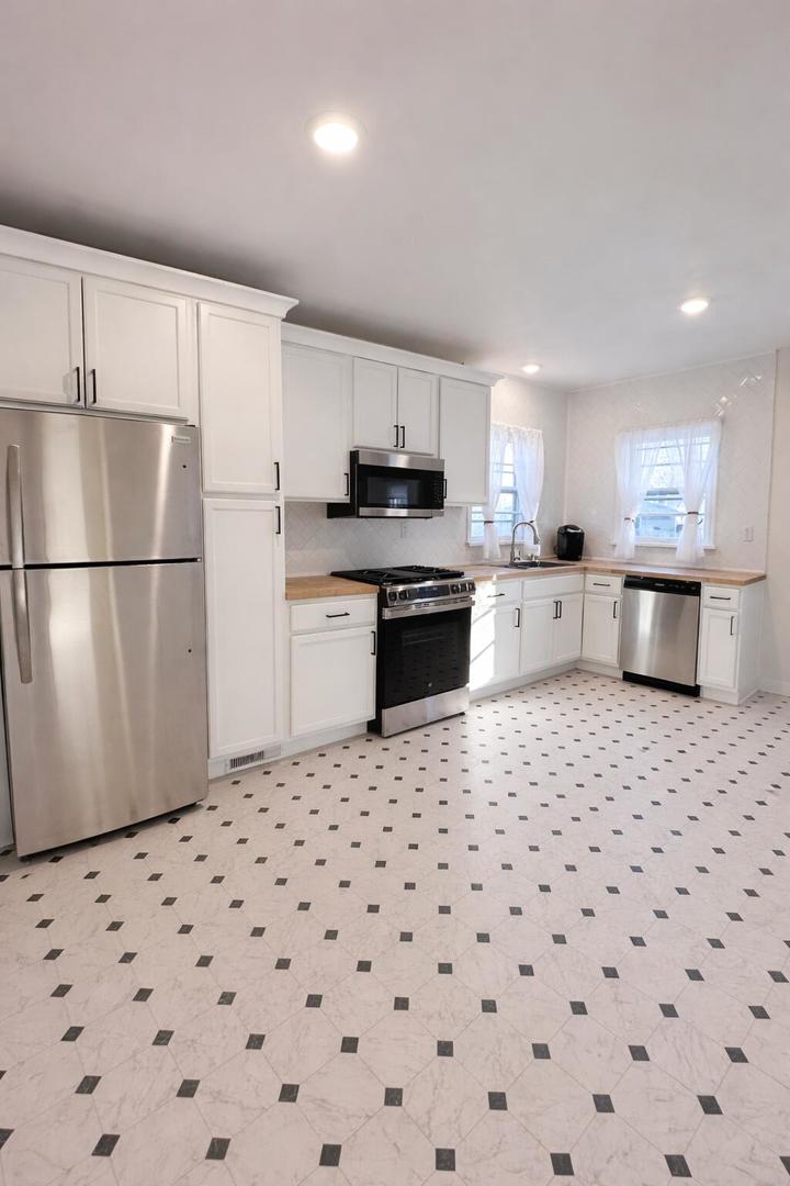 232 S Genoa Street