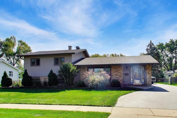 655 FLAGSTAFF LN, HOFFMAN ESTATES, IL 60169 - Image 22b155d3faa1ff98bbe785e0e9c652e2/672561500