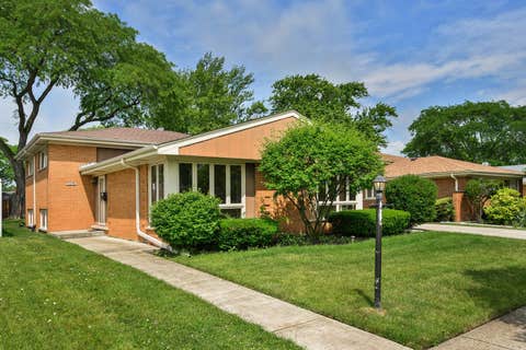 Photo of 9414 Ozanam Avenue, Morton Grove, IL 60053 (MLS # 12735288)