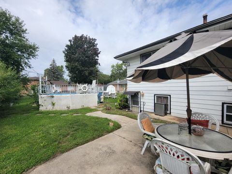 Tiny photo for 15622 Kenwood Avenue, South Holland, IL 60473 (MLS # 12453710)