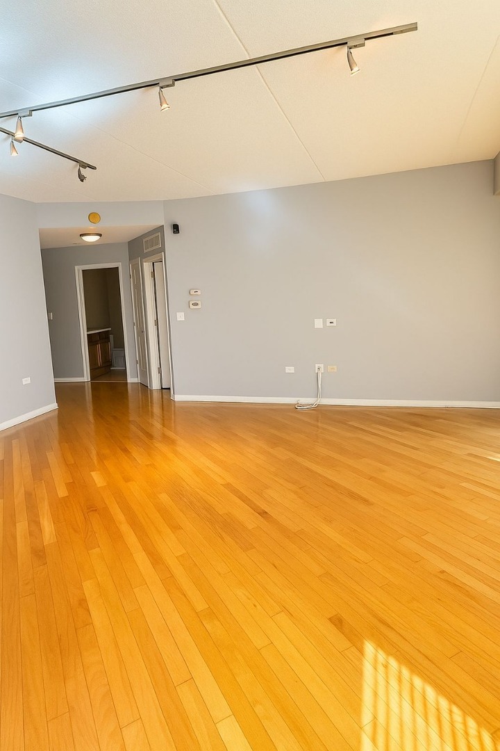 77 N Quentin Road 202