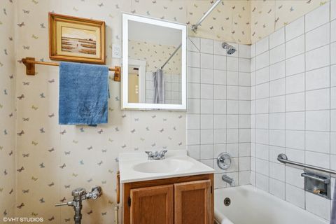 Tiny photo for 5000 S East End Avenue #23A, Chicago, IL 60615 (MLS # 12423063)