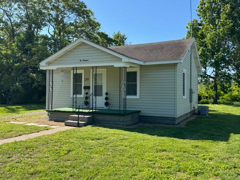 Tiny photo for 219 W 7th Street, Flora, IL 62839 (MLS # 12632984)