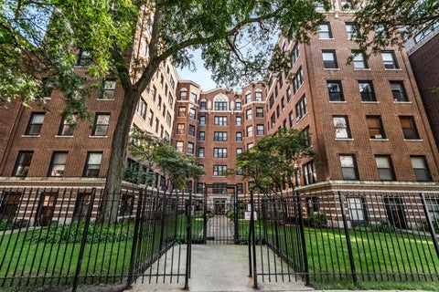 Photo of 725 W Sheridan Road #204, Chicago, IL 60613 (MLS # 12743070)