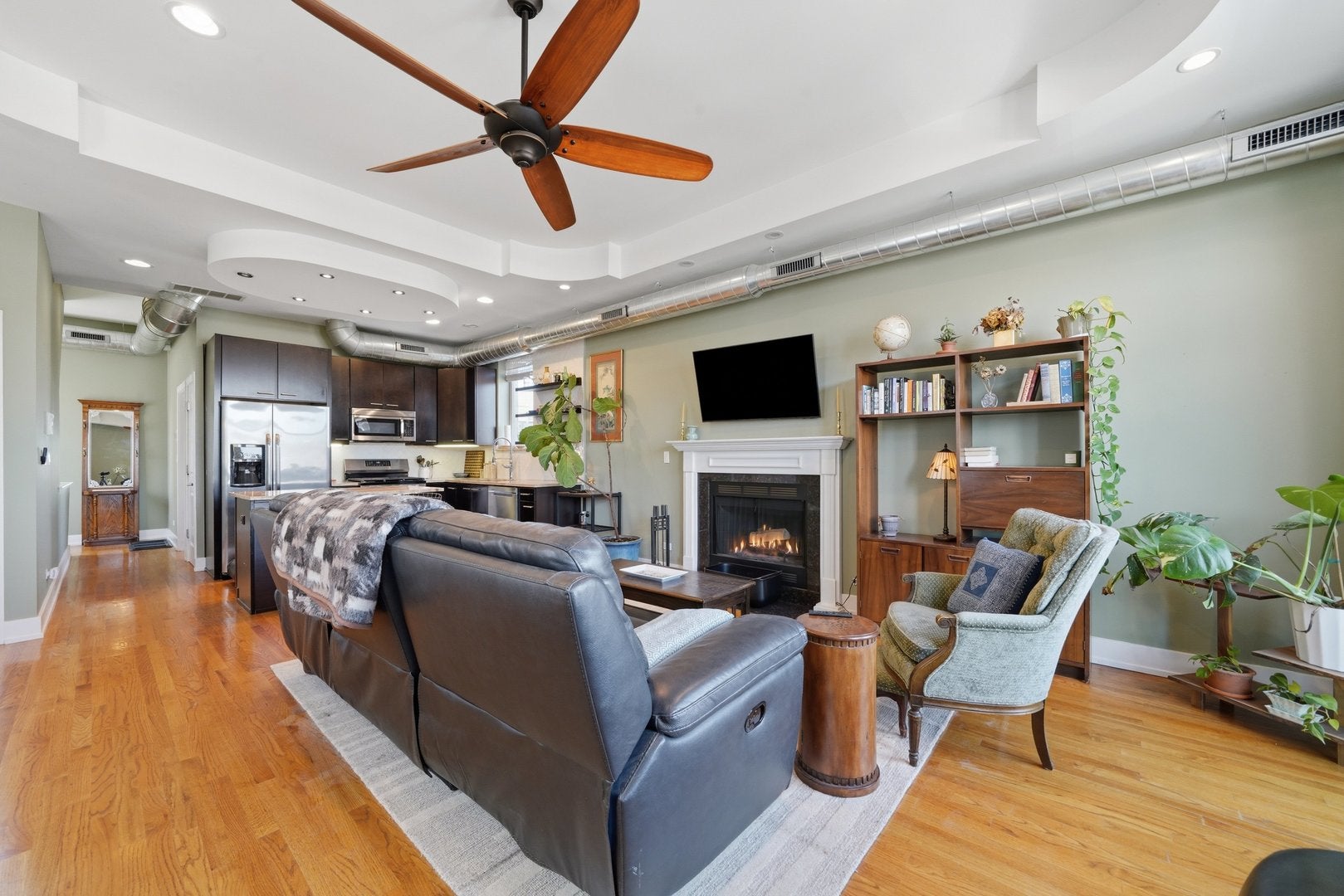 2435 W Augusta Boulevard 3