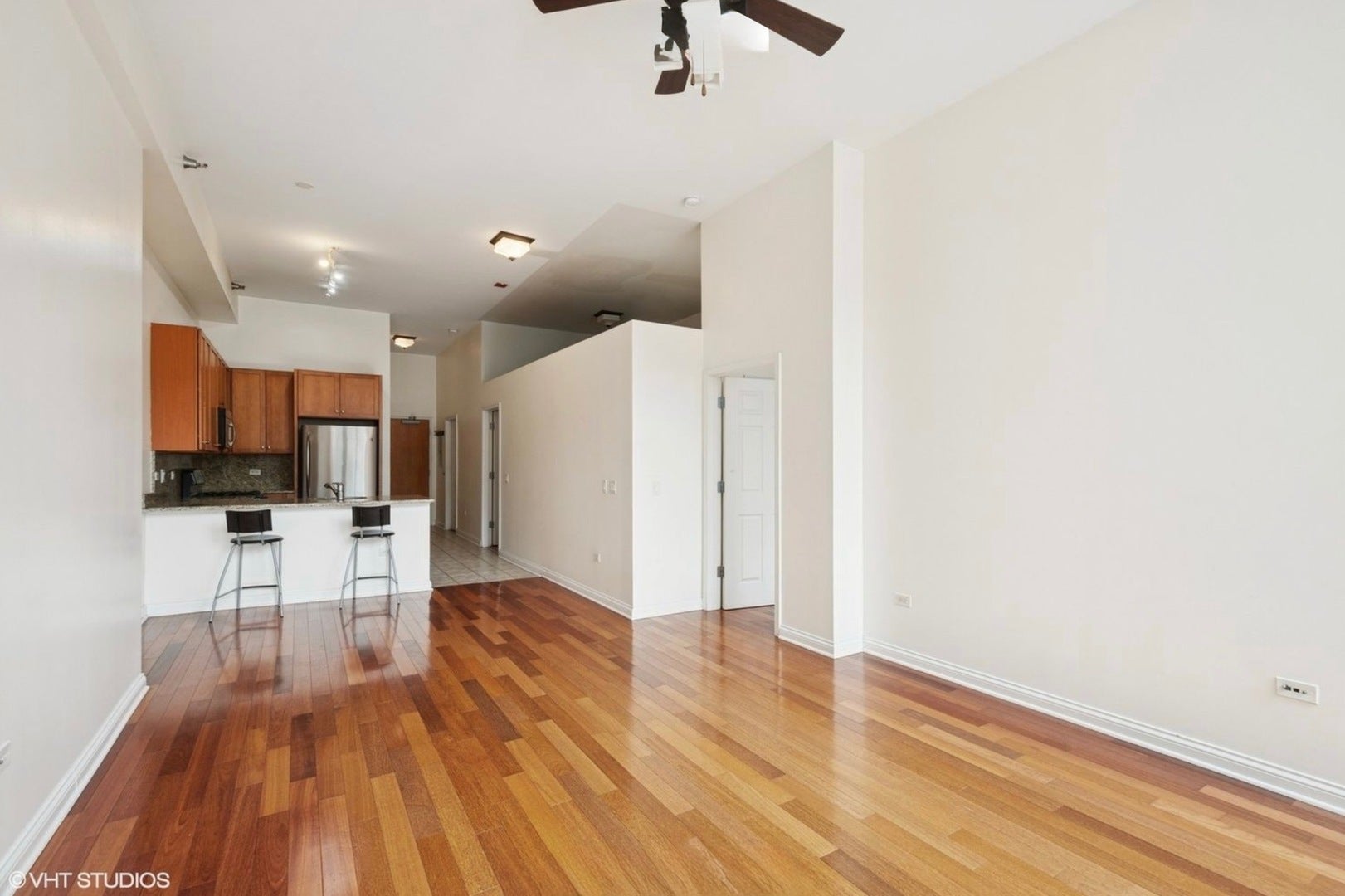 8 W Monroe Street 902