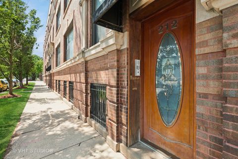 Photo of 212 E 44th Street #2, Chicago, IL 60653 (MLS # 12404543)