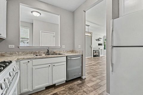 Tiny photo for 3103 Falling Waters Lane #3103, Lindenhurst, IL 60046 (MLS # 12680450)
