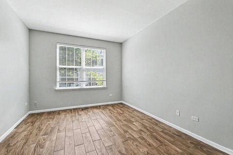 Tiny photo for 3103 Falling Waters Lane #3103, Lindenhurst, IL 60046 (MLS # 12680450)