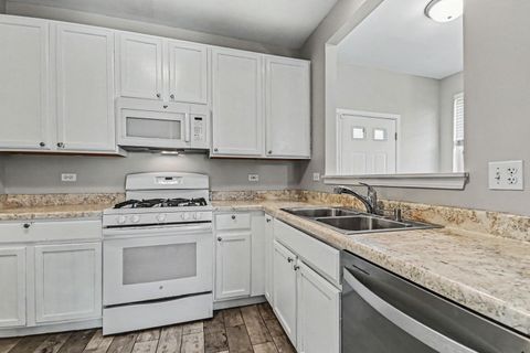 Tiny photo for 3103 Falling Waters Lane #3103, Lindenhurst, IL 60046 (MLS # 12680450)