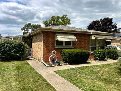 Tiny photo for 450 Hyde Park Avenue, Hillside, IL 60162 (MLS # 12715237)