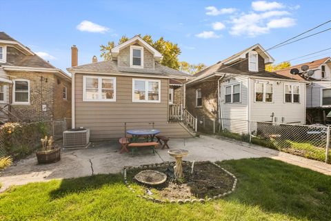 Tiny photo for 5244 W Barry Avenue, Chicago, IL 60641 (MLS # 12505896)