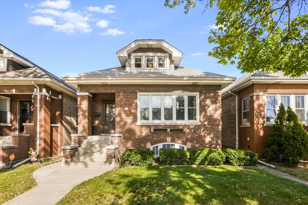 Photo for 5244 W Barry Avenue, Chicago, IL 60641 (MLS # 12505896)
